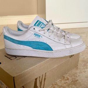 Women’s puma sneakers